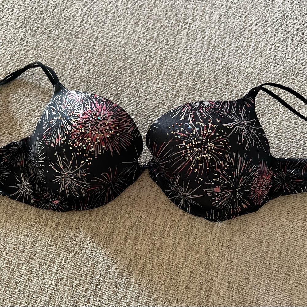 VERY CLEAN ! VERY SEXY
Push-Up Bra